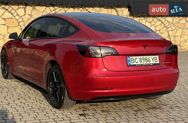 Седан Tesla Model 3 2021 в 