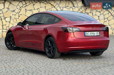 Седан Tesla Model 3 2021 в 