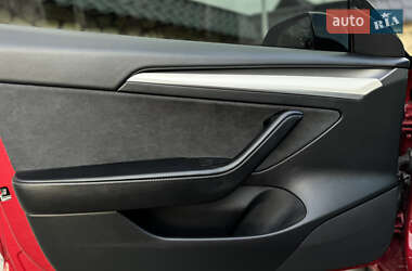 Седан Tesla Model 3 2021 в 