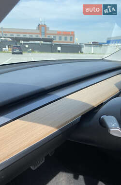 Седан Tesla Model 3 2017 в 