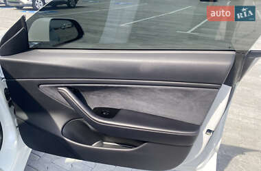 Седан Tesla Model 3 2017 в 