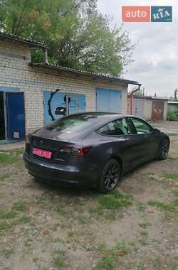 Седан Tesla Model 3 2021 в 