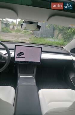 Седан Tesla Model 3 2021 в 