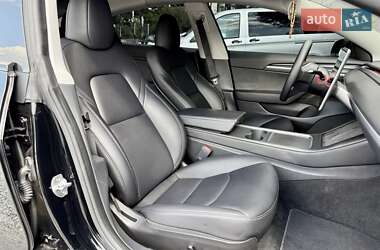 Седан Tesla Model 3 2023 в 