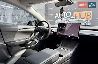 Седан Tesla Model 3 2023 в 
