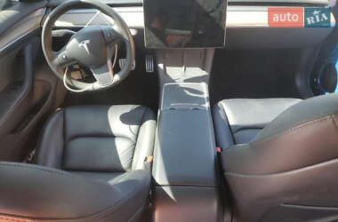 Седан Tesla Model 3 2022 в 