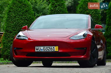 Седан Tesla Model 3 2020 в 