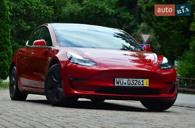Седан Tesla Model 3 2020 в 