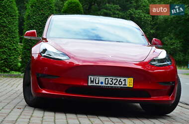 Седан Tesla Model 3 2020 в 