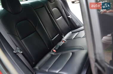 Седан Tesla Model 3 2020 в 