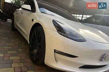 Седан Tesla Model 3 2022 в 