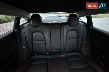 Седан Tesla Model 3 2022 в 