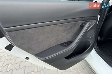 Седан Tesla Model 3 2022 в 