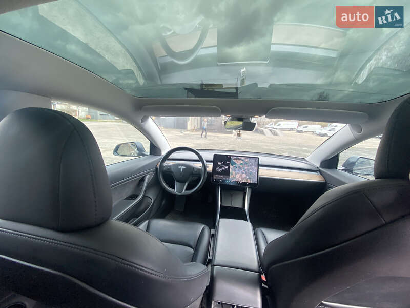 Седан Tesla Model 3 2018 в Києві