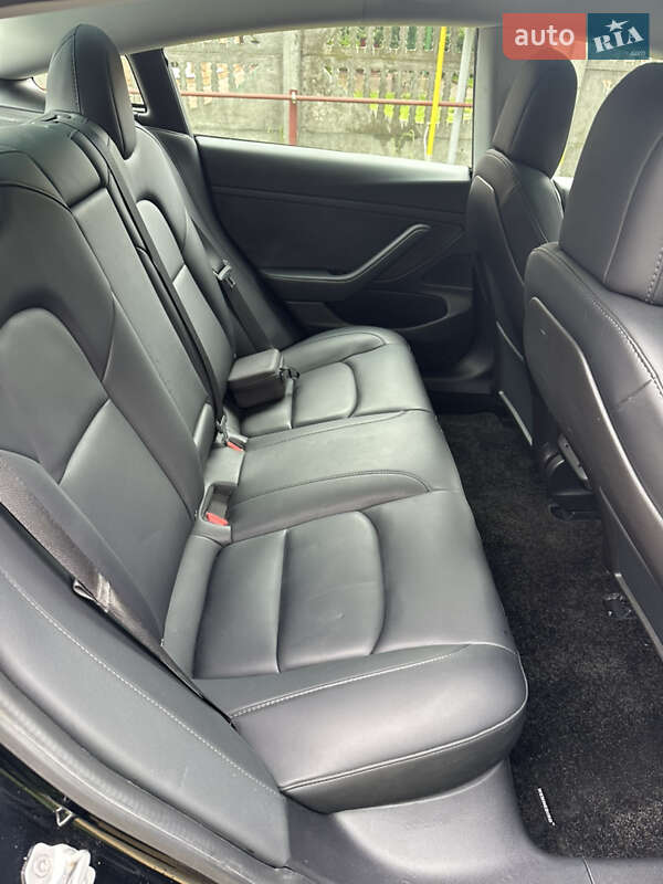 Седан Tesla Model 3 2020 в Киеве