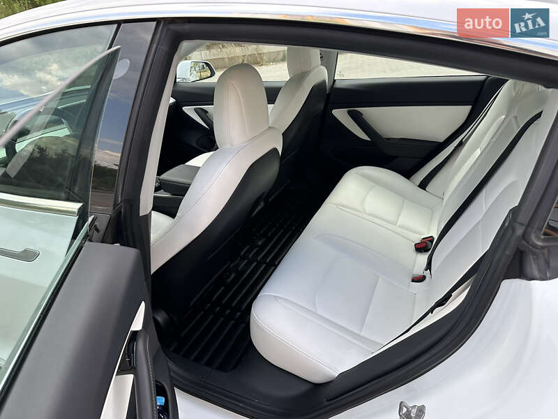 Седан Tesla Model 3 2019 в Виннице