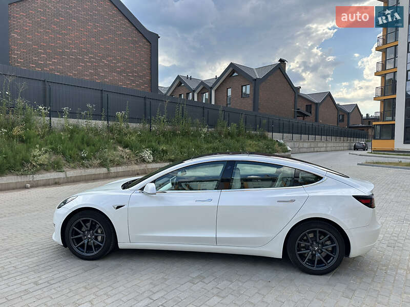 Седан Tesla Model 3 2019 в Виннице