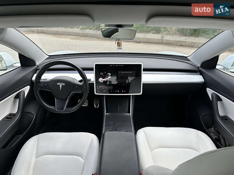 Седан Tesla Model 3 2019 в Виннице
