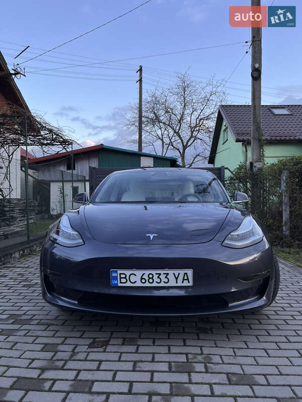 Седан Tesla Model 3 2018 в Львове
