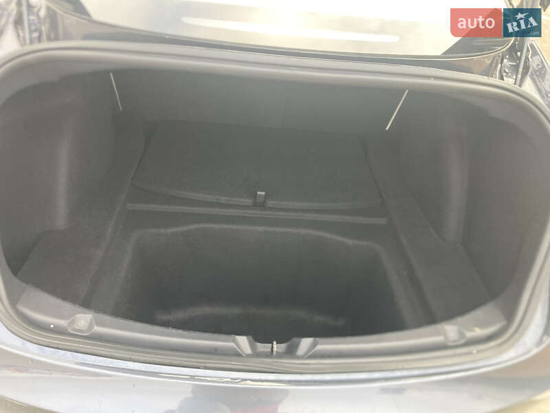 Седан Tesla Model 3 2018 в Львове