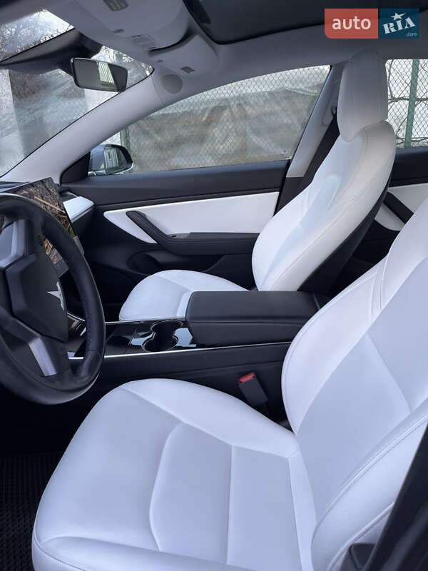 Седан Tesla Model 3 2018 в Львове