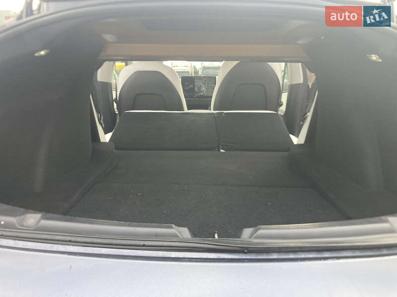 Седан Tesla Model 3 2018 в Львове