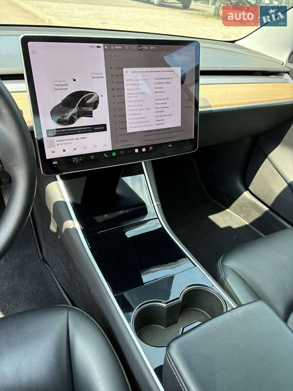 Седан Tesla Model 3 2019 в Ровно