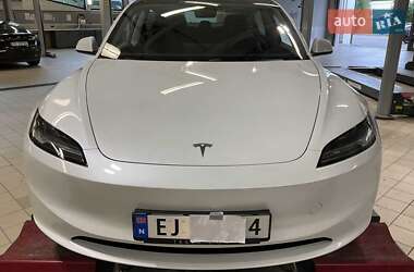 Седан Tesla Model 3 2024 в 