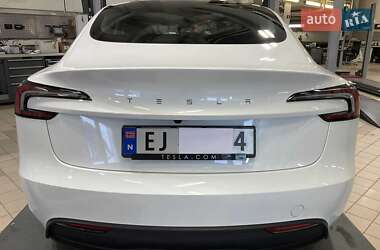 Седан Tesla Model 3 2024 в 