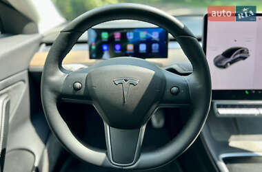 Седан Tesla Model 3 2020 в 