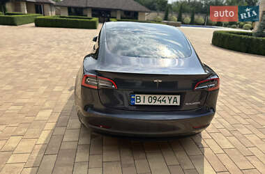 Седан Tesla Model 3 2019 в 