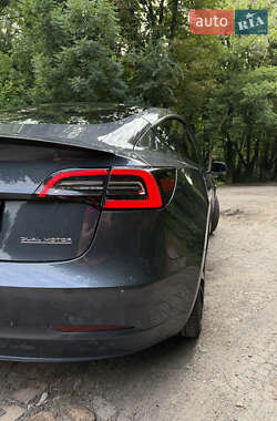 Седан Tesla Model 3 2021 в 