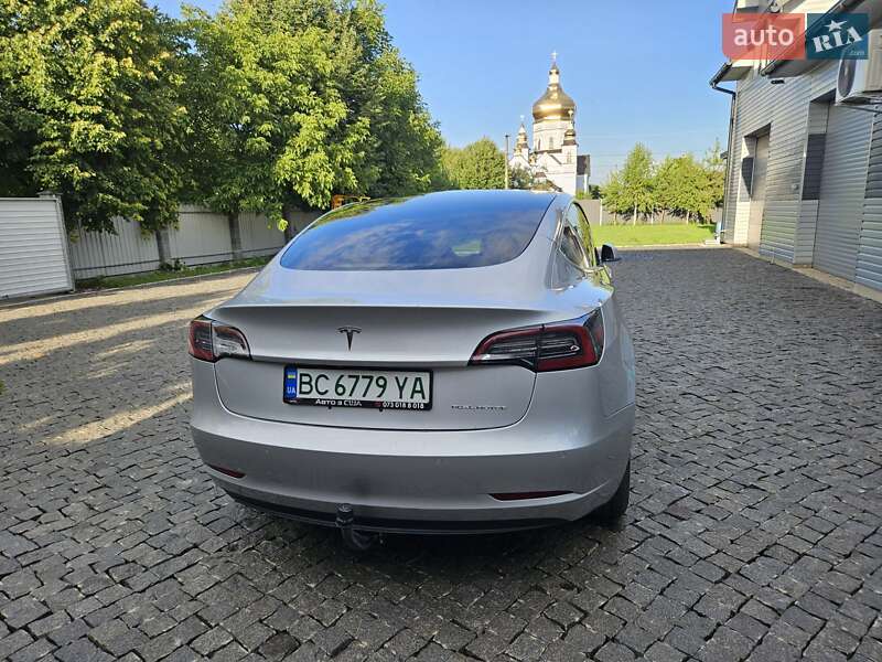 Седан Tesla Model 3 2018 в Львове