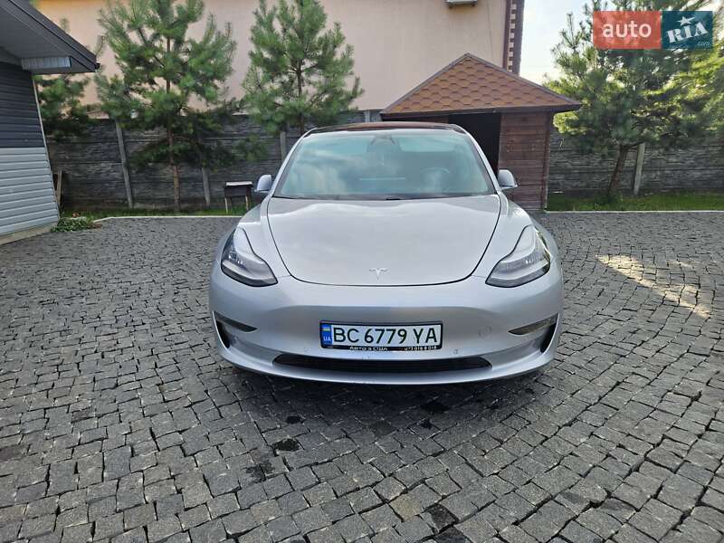 Седан Tesla Model 3 2018 в Львові