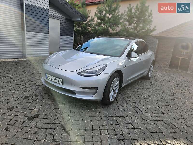 Седан Tesla Model 3 2018 в Львове