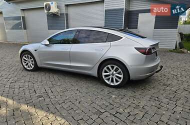 Седан Tesla Model 3 2018 в Львове