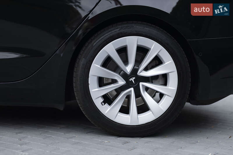 Седан Tesla Model 3 2021 в Киеве