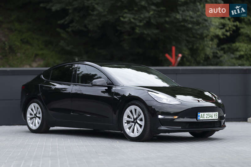 Седан Tesla Model 3 2021 в Киеве