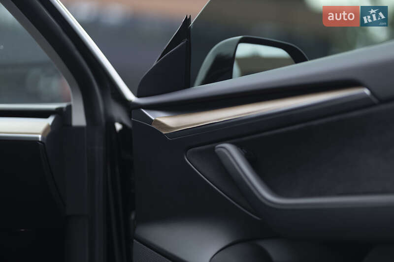 Седан Tesla Model 3 2021 в Киеве
