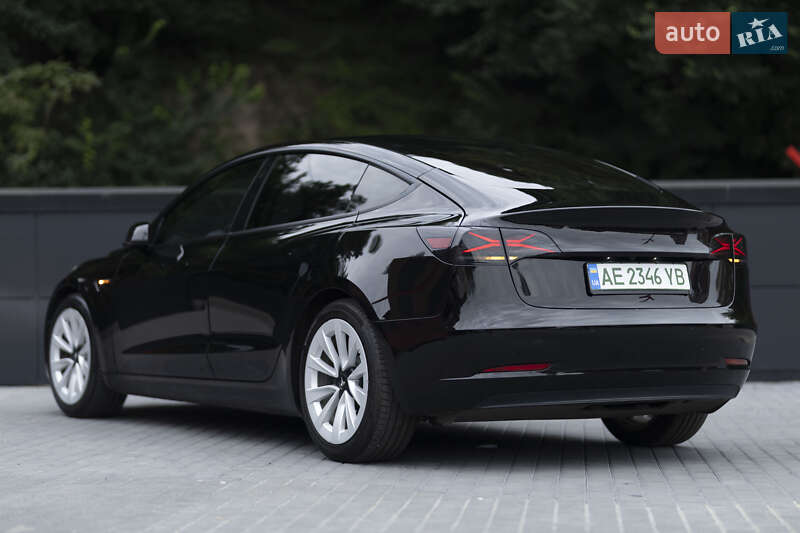 Седан Tesla Model 3 2021 в Киеве