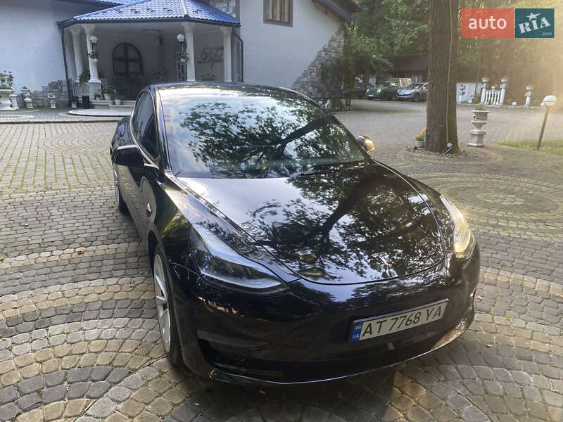 Седан Tesla Model 3 2022 в Богородчанах