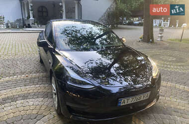 Седан Tesla Model 3 2022 в 