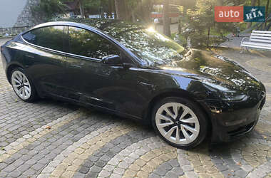 Седан Tesla Model 3 2022 в 