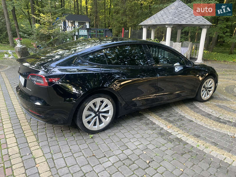 Седан Tesla Model 3 2022 в Богородчанах