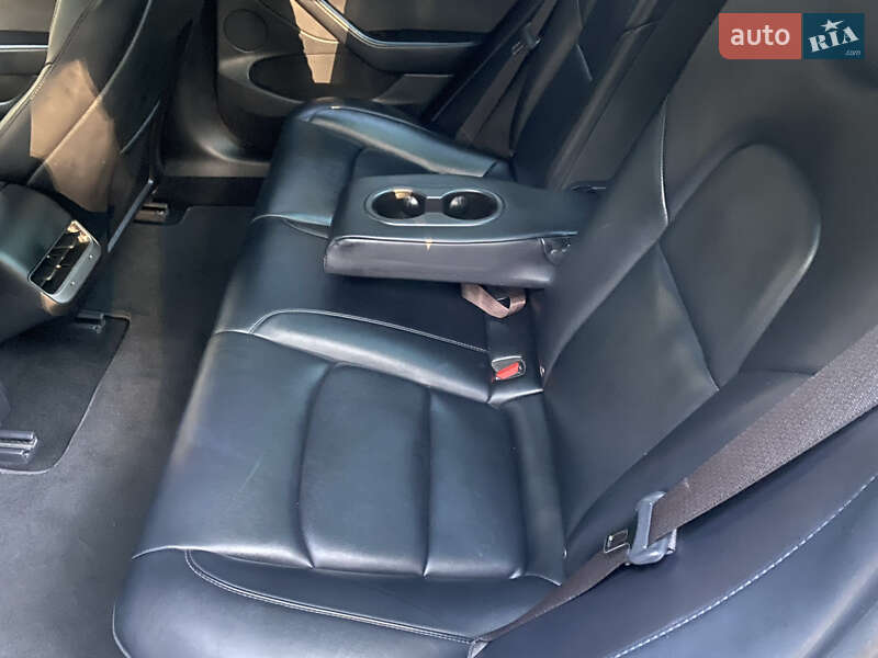 Седан Tesla Model 3 2022 в Богородчанах