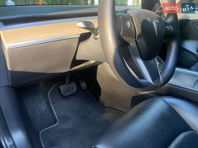 Седан Tesla Model 3 2022 в Богородчанах