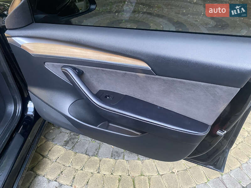 Седан Tesla Model 3 2022 в Богородчанах