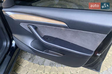 Седан Tesla Model 3 2022 в 