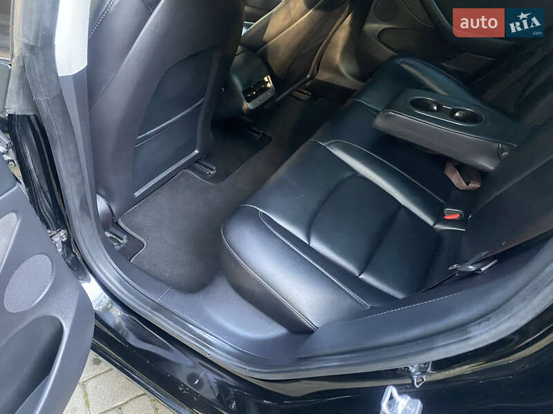 Седан Tesla Model 3 2022 в Богородчанах