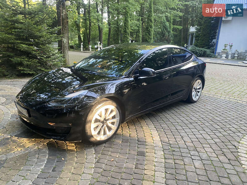 Седан Tesla Model 3 2022 в Богородчанах
